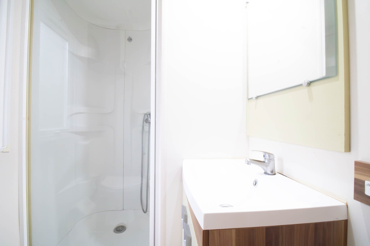 Mobil Home Curacao Salle De Bain Camping Les Pins Doleron