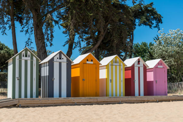 Traditionele strandhutten op het strand van La Brée-les-Bains